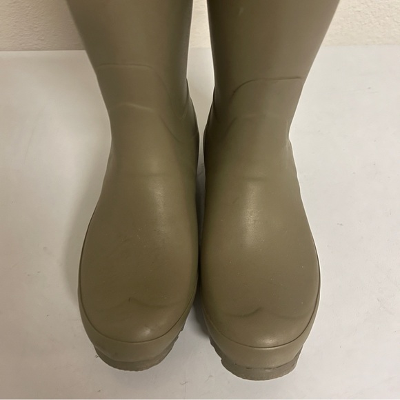 NWOT Hunter Women's Original Tall Rain Boot, Olive Leaf size 6 - Picture 2 of 6